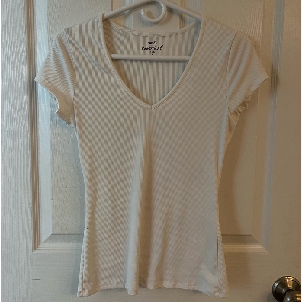 White Cotton Fitting Tshirt by Rue 21